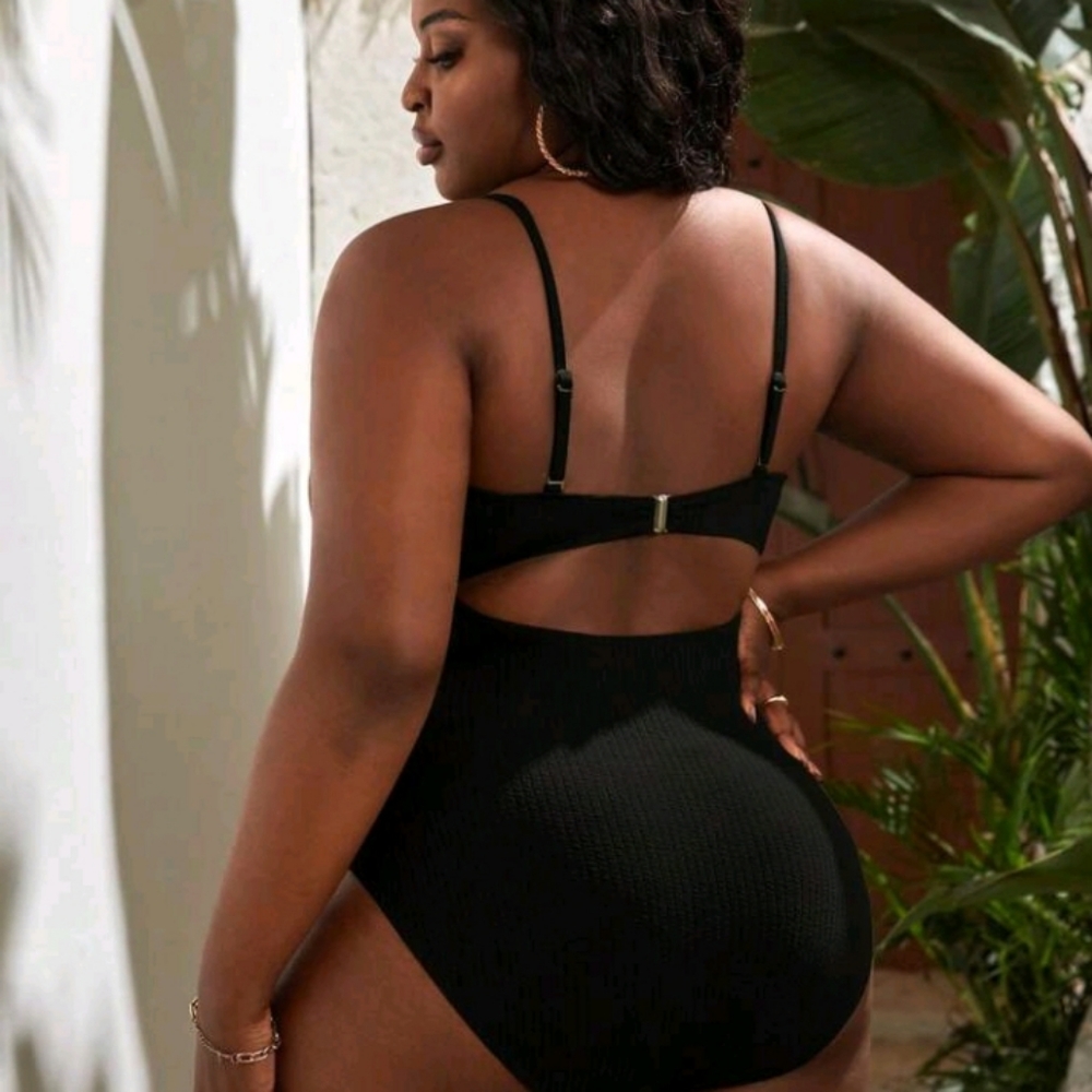 SHEIN PLUS TWIST FRONT BATHING SUIT - Picture 4 of 4